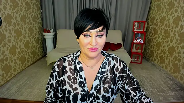 Chat XXX en directo de KiraTempt