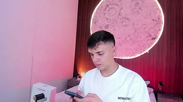 Chat +18 de JacobRoberts1 ao vivo