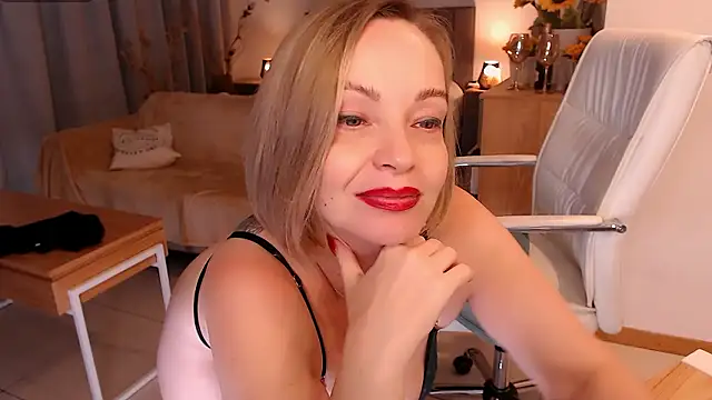 Chat XXX en directo de Tilly_Eliot