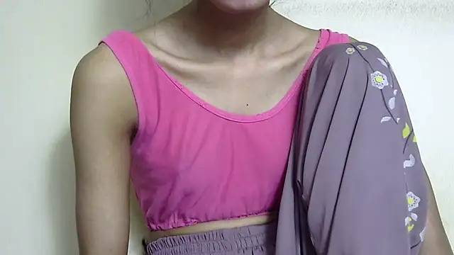 Chat +18 de Anu_tiny ao vivo