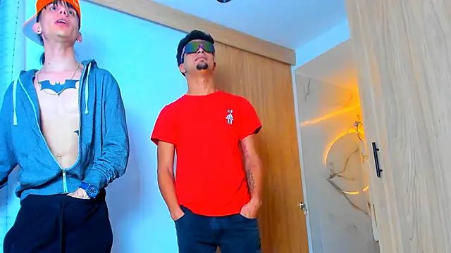 XXX chat uživo modela TheBatMansion