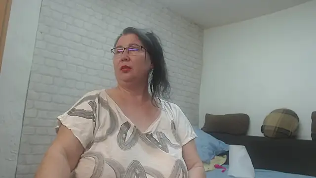 Онлайн чат XXX EmmaSquirt