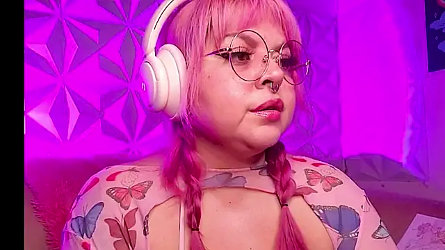 Satyn_doll élő XXX-chatje