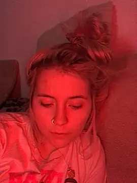 Blondie_Sofia_Essexbabe: онлайн-секс-чат