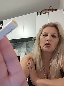 Divineblond live XXX chat