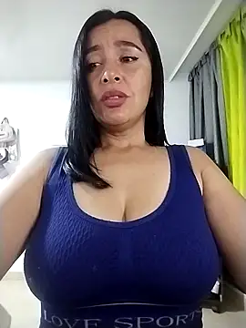 XXX chat uživo modela hailey85