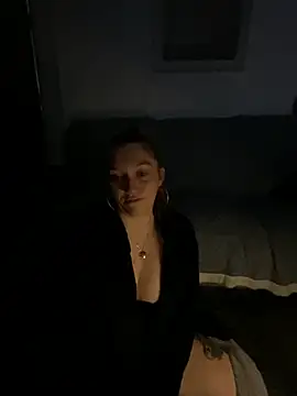 Stoner_BarbieXX: онлайн-секс-чат