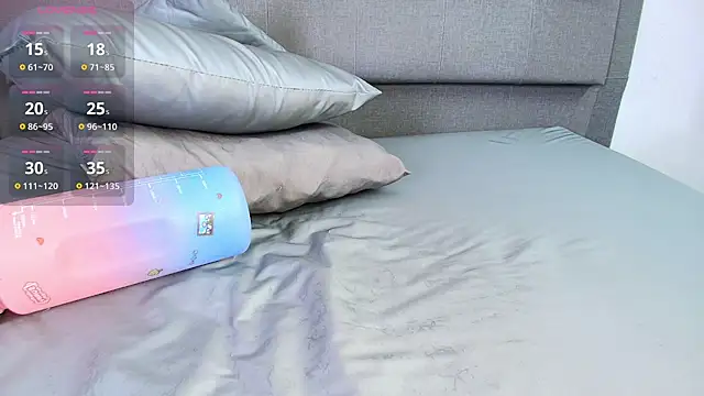 saray_reesee élő XXX-chatje