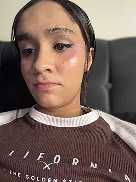 Chat XXX en directo de Isabella-Teen