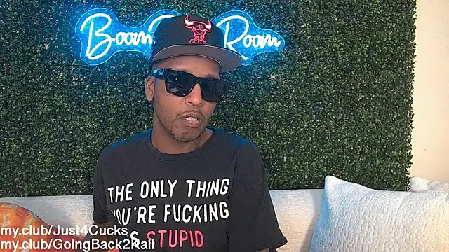 boomboomr00m: διαδικτυακό σόου στην κάμερα