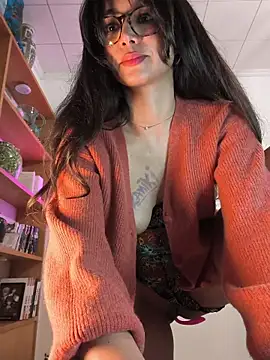 Chatroom XXX en direct de Naughty-Jessie