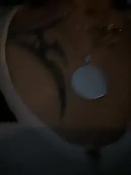 emily_24x's Live XXX Chat