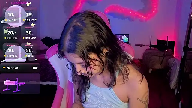 larah_uwu Chat XXX in diretta