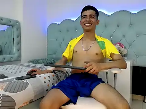 دردشة Apolo_Richards الجنسية المباشرة