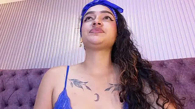 EMILYY_FOXY's Live XXX Chat