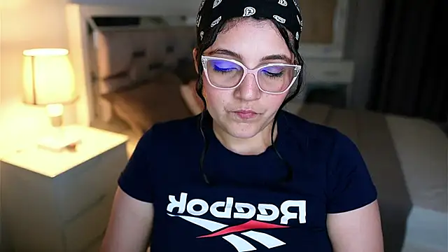 Camilaa_bueno's Live XXX Chat