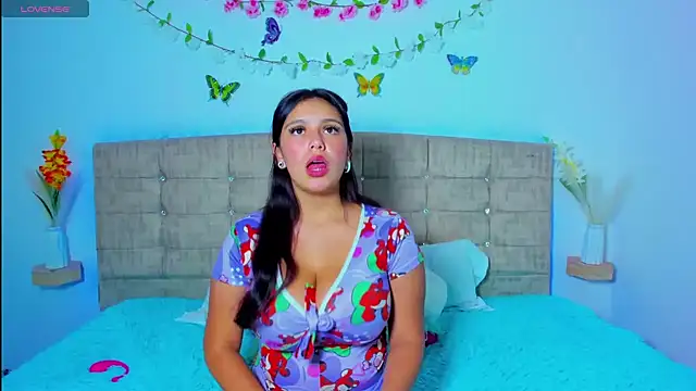 Electra__moon: διαδικτυακό σόου στην κάμερα