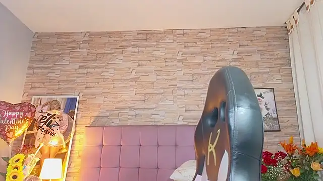 katalinahell2 Adlı Modelin Canlı XXX Sohbeti