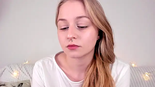 MiaMews Live XXX Chat