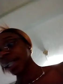 Chatroom XXX en direct de Jasmine_FullsShine