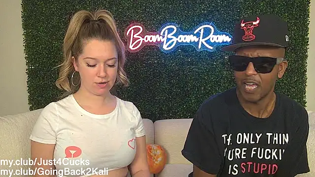 แชท XXX สดของ boomboomr00m