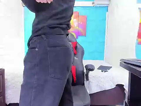 ElanGiraldo Show in webcam