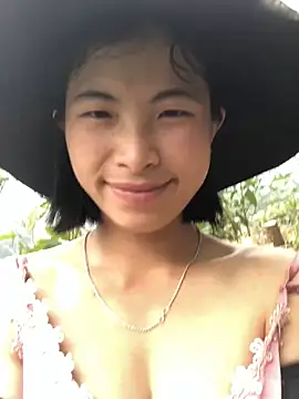 Show modela sun-shii na web-kameri