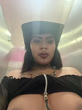 Show modela Niki_adams001 na web-kameri