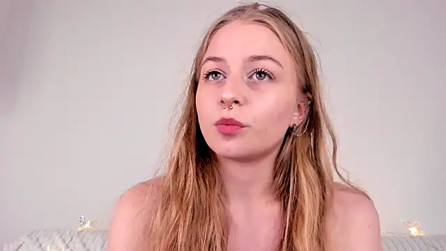 MiaMews Live XXX Chat