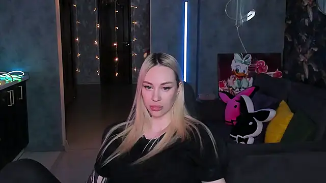 XXX chat uživo modela Blckmirrorr