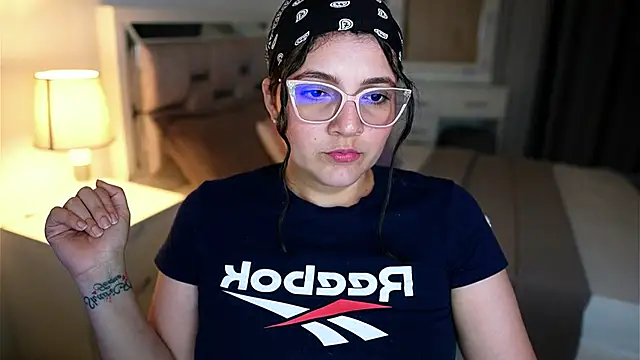 Camilaa_bueno's Live XXX Chat