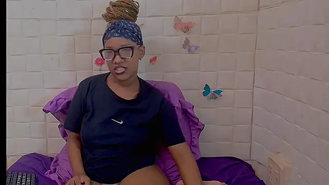 EroticSexyPrada Chat XXX live