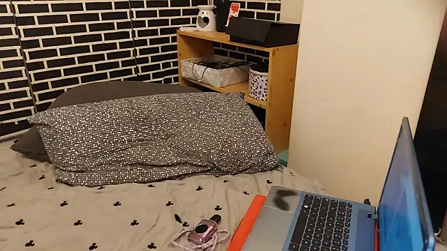 Spatgirl live XXX chat