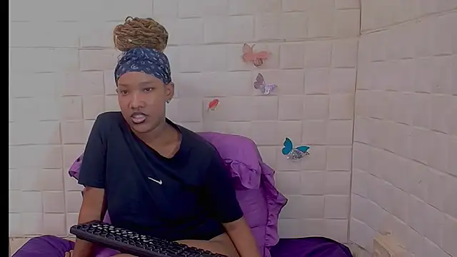 Chat +18 de EroticSexyPrada ao vivo