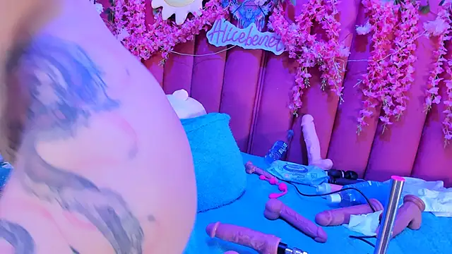 Alicebenett Show in webcam