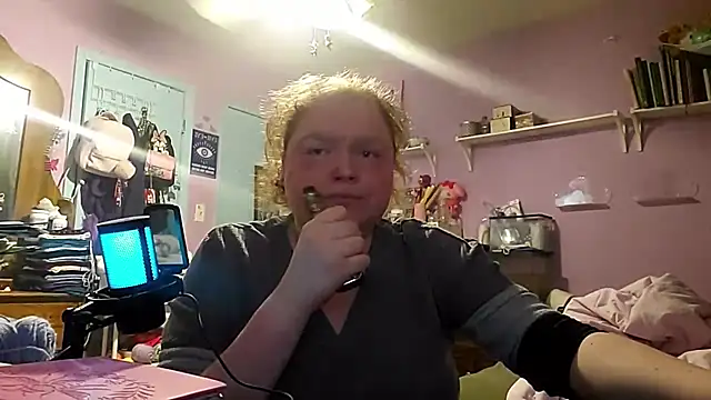 KadiSparkle webkamerás műsora