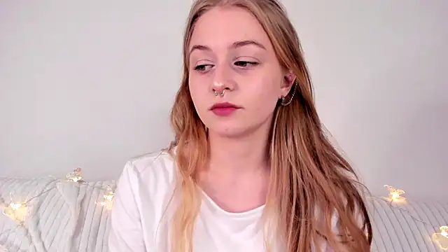 MiaMews' Live XXX Chat