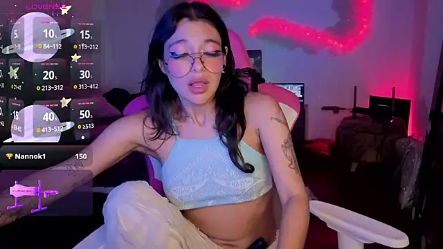larah_uwu Live XXX Chat