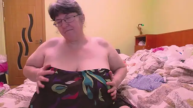 HugeTits Webcam show