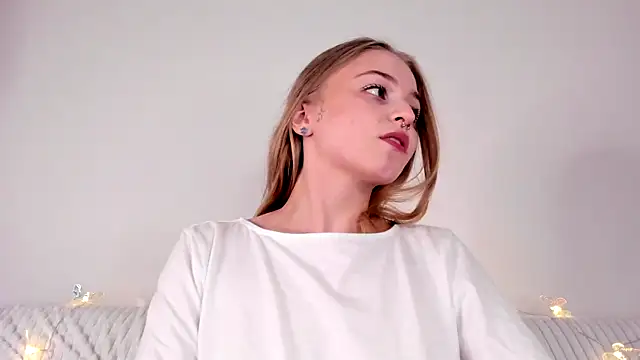 MiaMews Chat XXX live