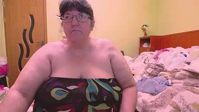 HugeTits webkamerás műsora