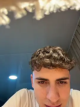 AdrianRinaldi Show in webcam