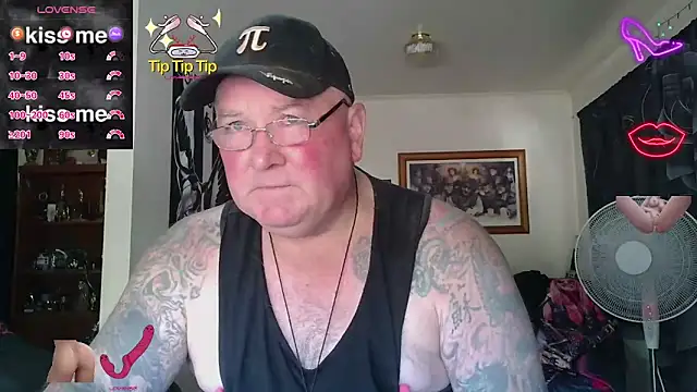 KINKYBLUEYES69's Webcam Show