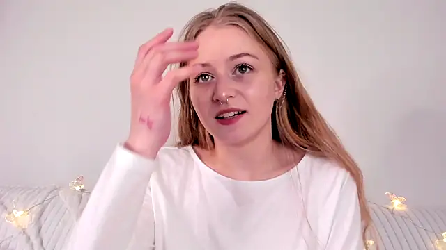 MiaMews live XXX chat