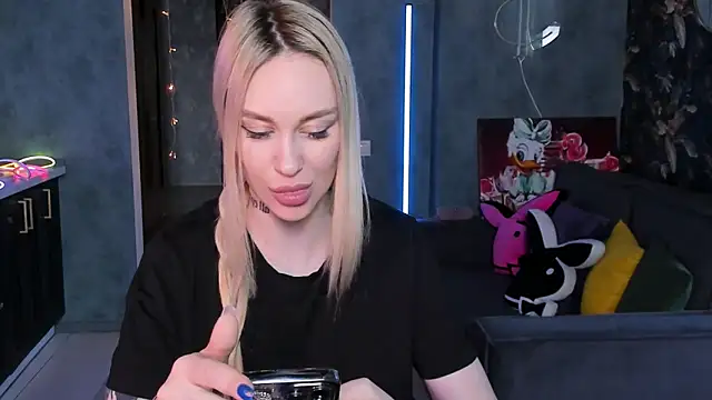 XXX chat uživo modela Blckmirrorr