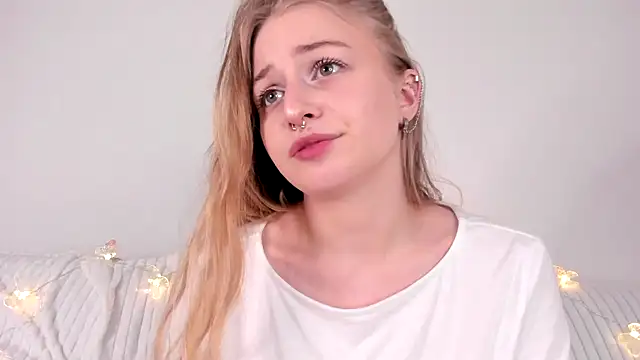 MiaMewsのライブXXXチャット