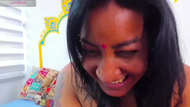 LadyNahir live XXX chat