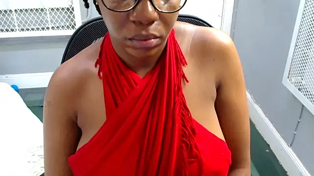 EmeraldDreams Adlı Modelin Canlı XXX Sohbeti