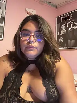 Mili21003 Adlı Modelin Canlı XXX Sohbeti