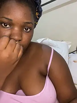 sweet18creamybigpussy élő XXX-chatje